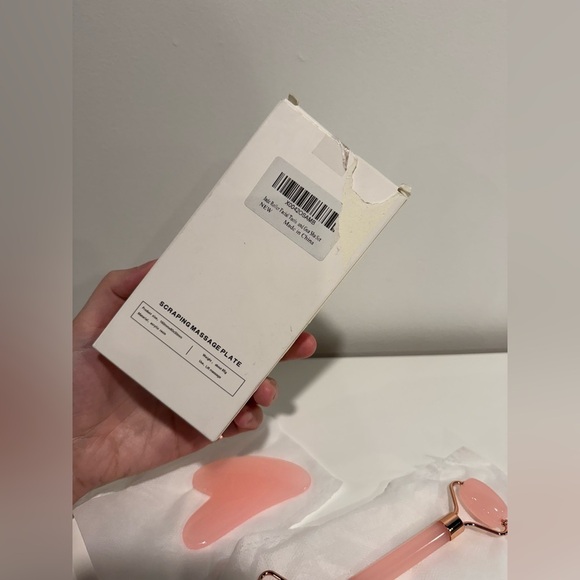 Rose Gold and Pink Facial Roller and Gua Sha Set - Picture 3 of 4